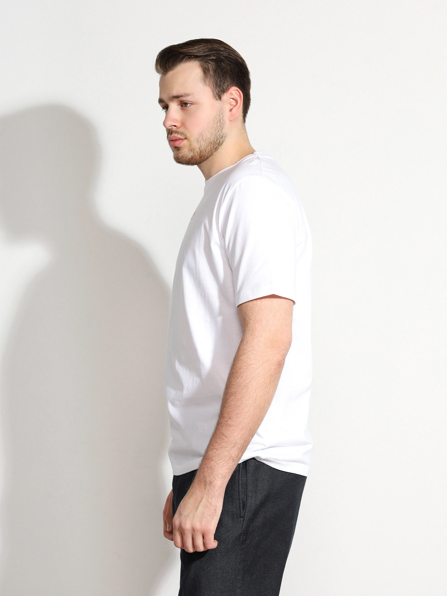 Футболка белого цвета из хлопка